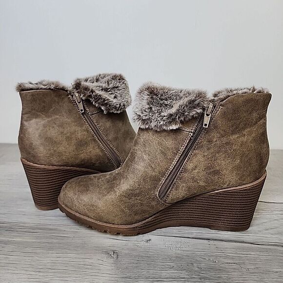 NWT Lane Bryant Booties Women's Size‎ 11 Wide Zipped Sides Faux Fur Suede Wedge - Picture 2 of 8